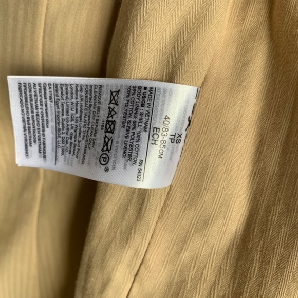 Banana Republic Classy Trench - Picture 6 of 9